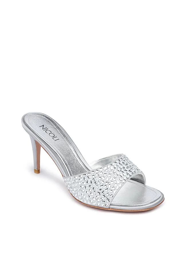 نيكولي Eleanor